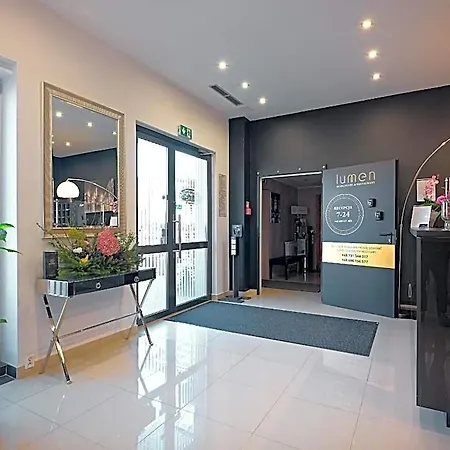 Aparhotel Lumen Hotell 3*
