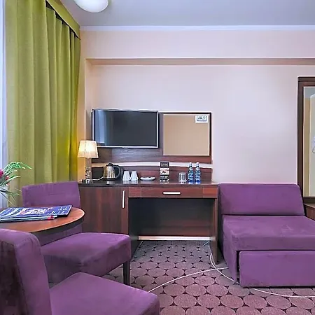 Aparhotel Lumen Hotell 3*